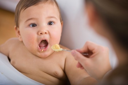 Gợi ý chăm sóc cho trẻ 7 tháng biếng ăn 1