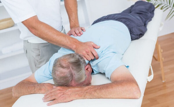 Đau sườn trái, nguyên nhân và cách xoa bóp bấm huyệt giảm đau