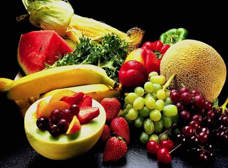 Bổ sung các loại trái cây, hoa quả vào chế độ ăn hàng ngày giúp da luôn tươi trẻ và mịn màng