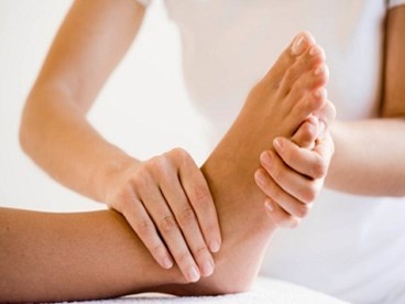 Xua tan mệt mỏi với 6 bài tập massage chân