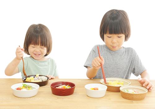 Bí quyết trị con biếng ăn
